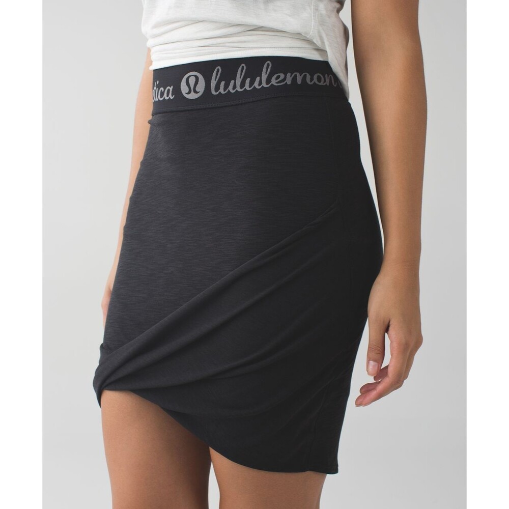 Lululemon Inner Essence Skirt Womens 10 Pull On Black Slate Vitasea Asymmetrical
